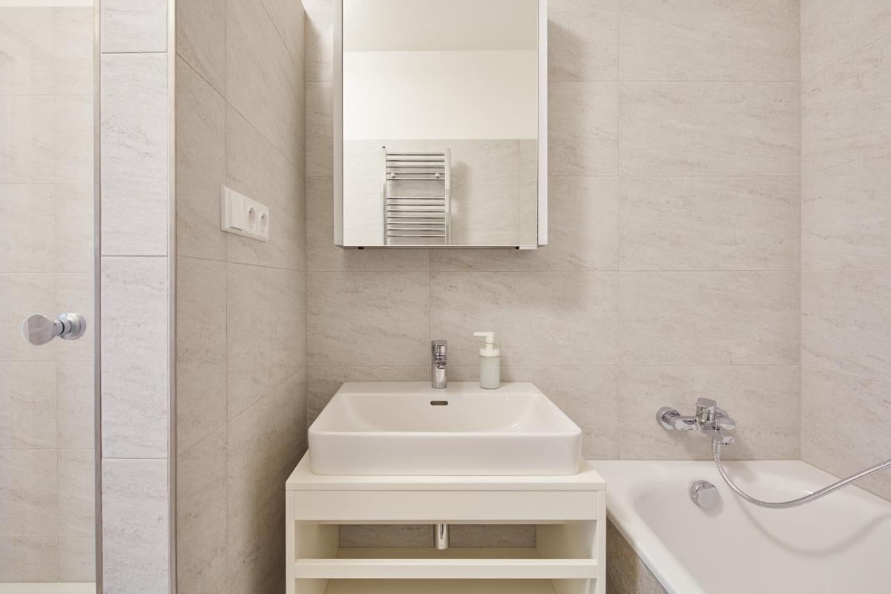 Prague Days - Designer Condo - Trendy Neighborhood Экстерьер фото